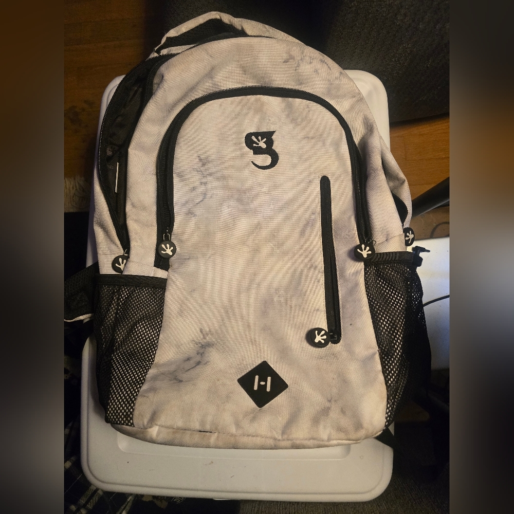 Geckobrands white and black marble backpack